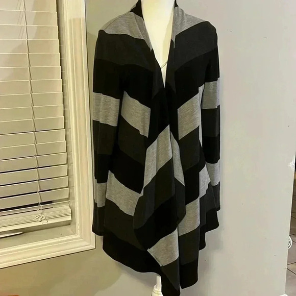 [12]Joseph  Ribkoff Black/Gray Wide Mixed Open Cardigan - Picture 1 of 6